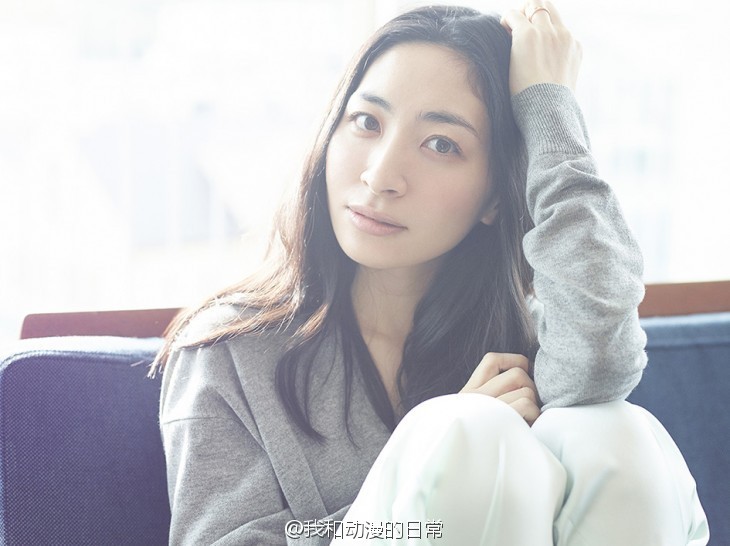 岛国人民最近进行了一次主题为[如果我的女朋友有这种声音就完美了]的投票。前十名：10.皆口裕子、9.伊藤静、8.堀江由衣、7.坂本真绫、6.钉宫理惠、5.泽城美雪、4.田村由香里、3.日高范子、2.水树奈奈、1.花泽香菜。你喜欢的声优上榜了吗？？