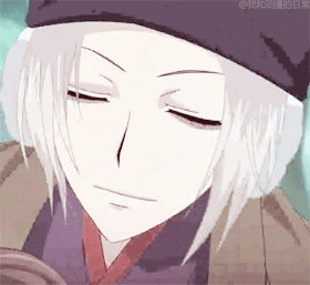 #巴卫# 
你微笑地看着我，
不说一句话。
而我知道，
为了这个，
我已经等了很久了。