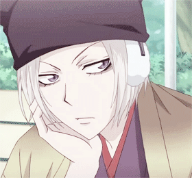 #巴卫# 
你微笑地看着我，
不说一句话。
而我知道，
为了这个，
我已经等了很久了。