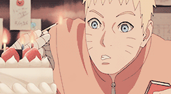 看着博人传里整天忙碌一脸沧桑的鸣人，就会想起记忆中那个努力又爱逞强的笨蛋吊车尾。时光好快，曾经的少年长大了[痛哭]