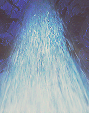 火影绝美场景分享
曾经的第七班，转眼已成云烟[困]
自己曾经各自守望的人如今都各自有了自己的家