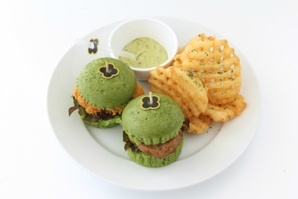 海贼王#周边#
东京塔上的海贼新菜品[花心]
看出来他们都是谁了吗？[思考]
更多请戳官网：https://one-piece.com/news/detail/20160307_3389