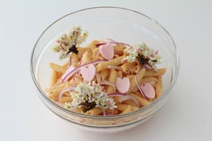 海贼王#周边#
东京塔上的海贼新菜品[花心]
看出来他们都是谁了吗？[思考]
更多请戳官网：https://one-piece.com/news/detail/20160307_3389