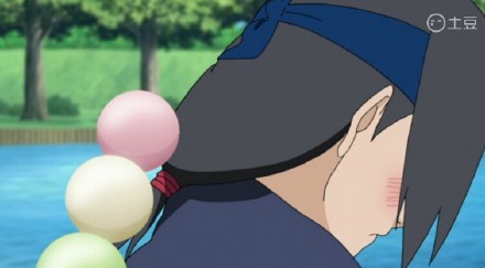 记得鼬在火影第一次登场也是在吃丸子，这也许就是原作者安排的宿命[男神]