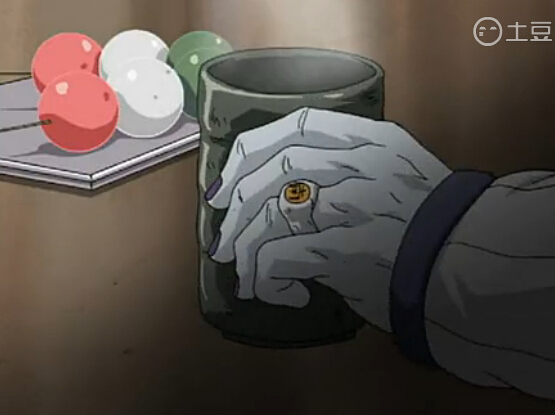 记得鼬在火影第一次登场也是在吃丸子，这也许就是原作者安排的宿命[男神]