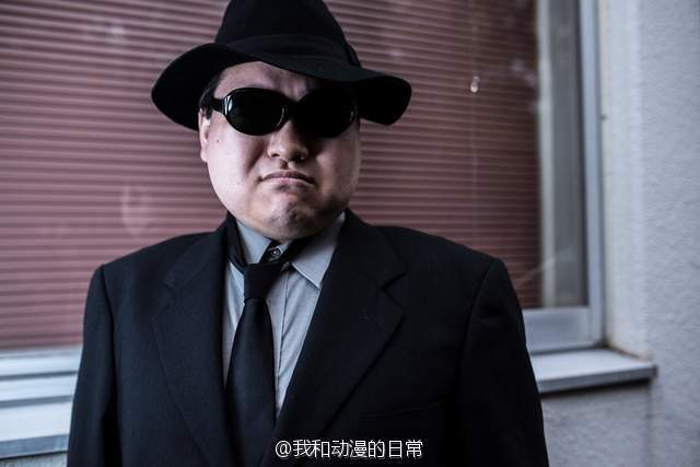 日本新潟县举办了一场地区型同人展，然后名侦探柯南里的小黑人出尽了风头。
这次不止一位，而是九位小黑人 + 伏特加[笑cry]