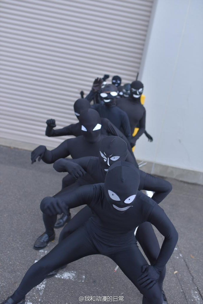 日本新潟县举办了一场地区型同人展，然后名侦探柯南里的小黑人出尽了风头。
这次不止一位，而是九位小黑人 + 伏特加[笑cry]