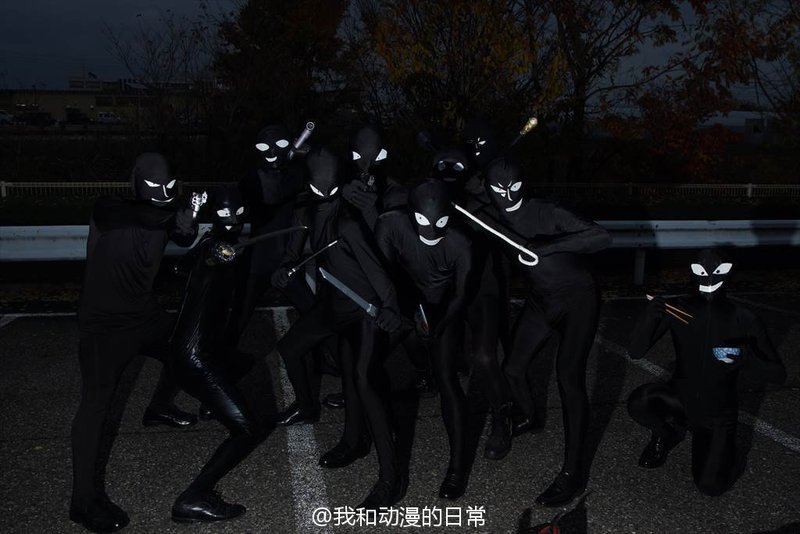 日本新潟县举办了一场地区型同人展，然后名侦探柯南里的小黑人出尽了风头。
这次不止一位，而是九位小黑人 + 伏特加[笑cry]