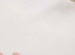 这是创造了鸣人、画出了火影这部漫画的岸本老师的手。这也是一双四十多岁的大叔的手[嘻嘻]