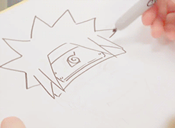 这是创造了鸣人、画出了火影这部漫画的岸本老师的手。这也是一双四十多岁的大叔的手[嘻嘻]