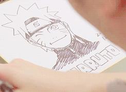 这是创造了鸣人、画出了火影这部漫画的岸本老师的手。这也是一双四十多岁的大叔的手[嘻嘻]