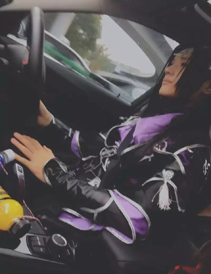 讲真，漫展只服你们！[吃惊]
坐车开天窗系列，跪了！[笑cry]