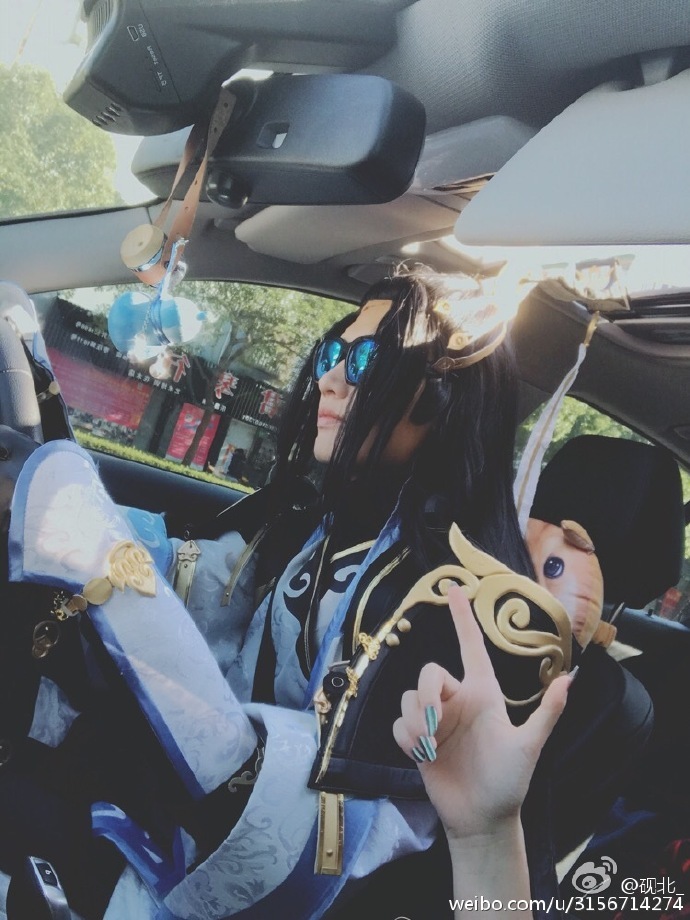 讲真，漫展只服你们！[吃惊]
坐车开天窗系列，跪了！[笑cry]