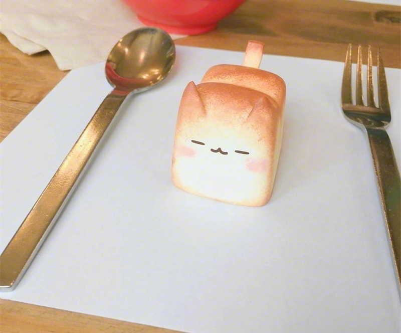 #二次元美食#之猫咪面包，萌死你，萌你一脸血[哈哈][嘻嘻][可怜]