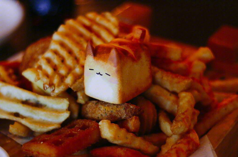 #二次元美食#之猫咪面包，萌死你，萌你一脸血[哈哈][嘻嘻][可怜]